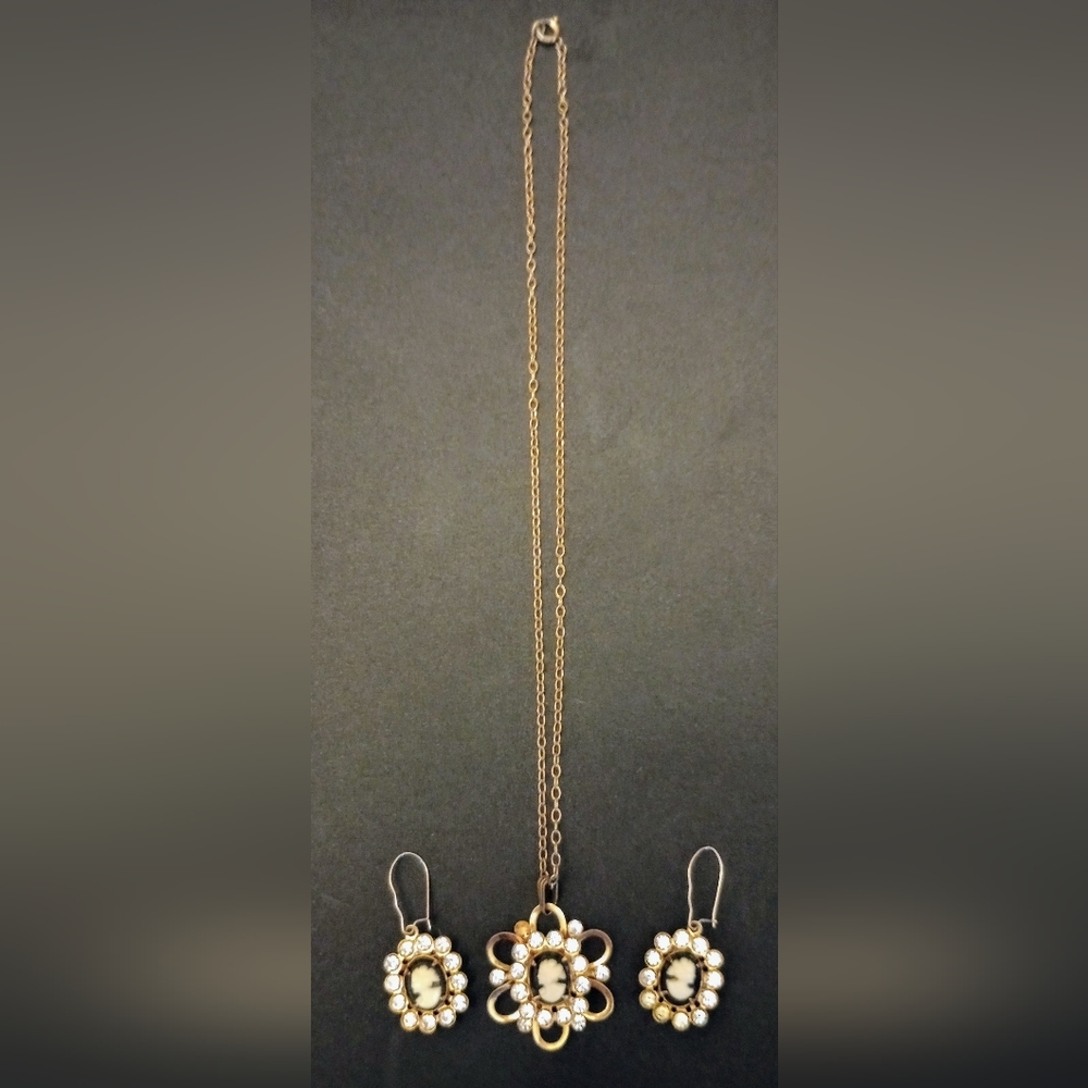 Vintage Black & White Cameo Necklace and Earrings Set - Picture 4 of 5